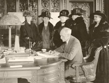 GOVERNOR PINCHOT IN GOVERNOR'S OFFICE, CA. 1923